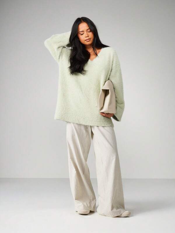MISSGUIDED Oversized V Neck Fuzzy Knit Sweater