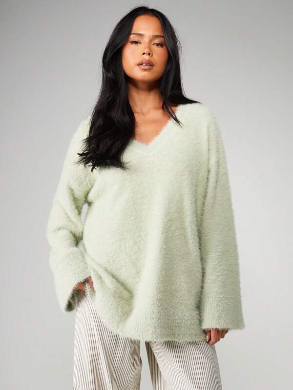MISSGUIDED Oversized V Neck Fuzzy Knit Sweater