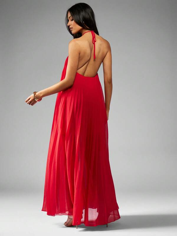 MISSGUIDED Pleated Georgette Maxi Halter Dress