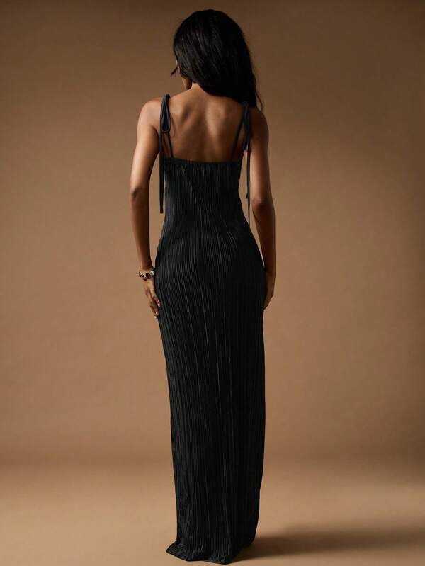 MISSGUIDED Pleated Maxi Dress With Sweetheart Neckline And Tie Straps