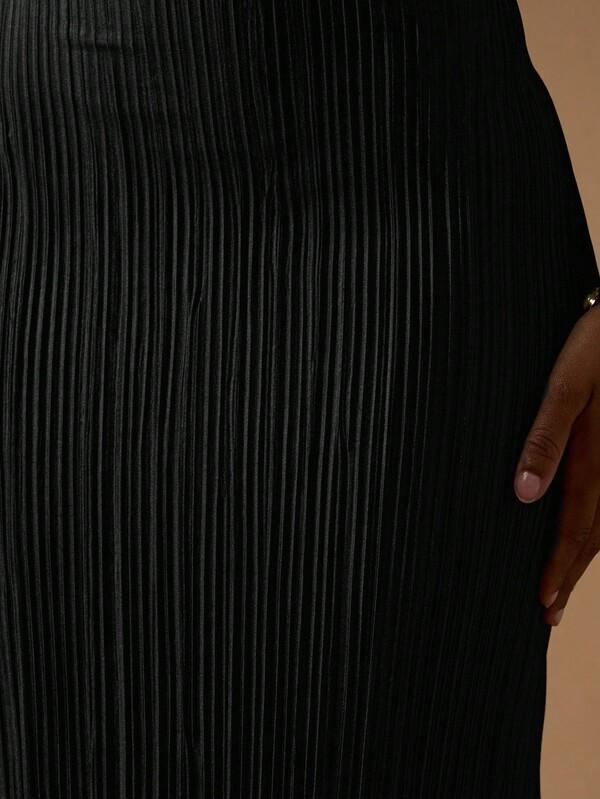 MISSGUIDED Pleated Maxi Dress With Sweetheart Neckline And Tie Straps