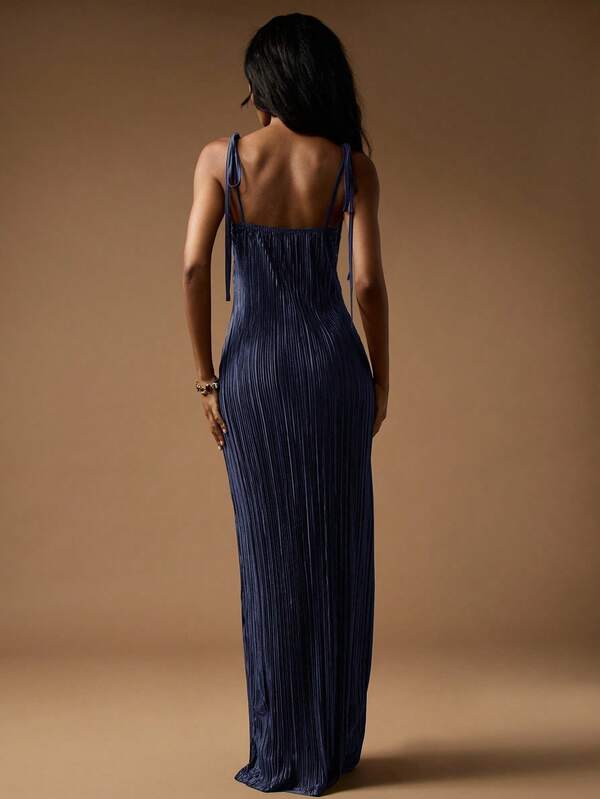 MISSGUIDED Plisse Maxi Dress With Strappy Shoulders And Cutout Detail