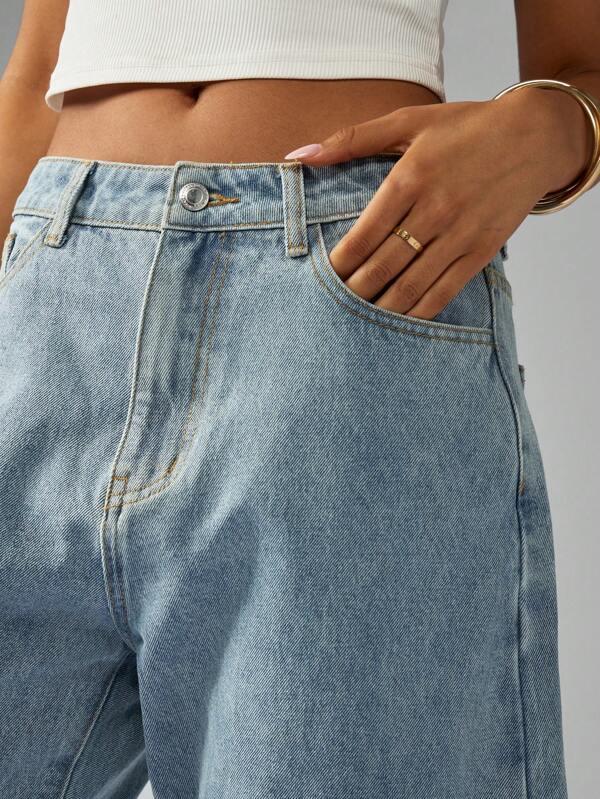 MISSGUIDED Relaxed Boyfriend Style Ripped Straight Leg Jeans