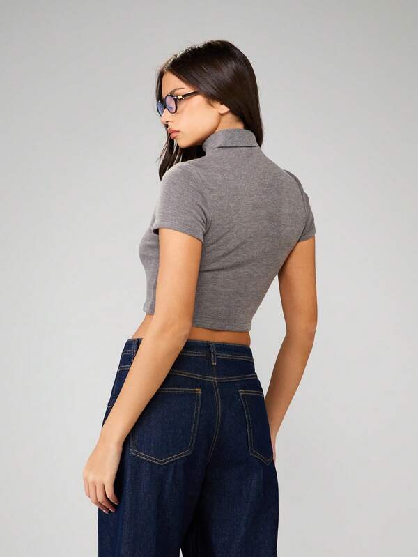 MISSGUIDED Ribbed High Neck Fitted Crop Top With Short Sleeves
