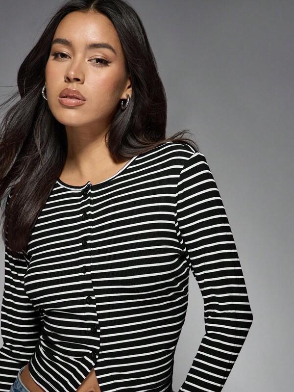 MISSGUIDED Ribbed Knit Striped Button Front Crop Top