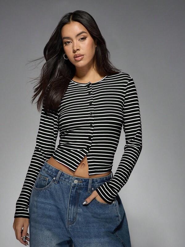 MISSGUIDED Ribbed Knit Striped Button Front Crop Top