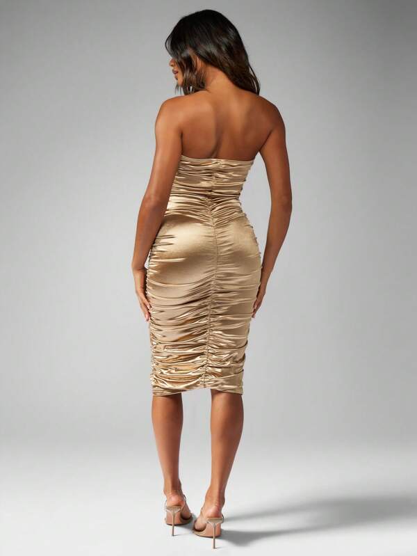 MISSGUIDED Ruched Body-Hugging Midi Dress With Plunging Neckline And Satin Finish