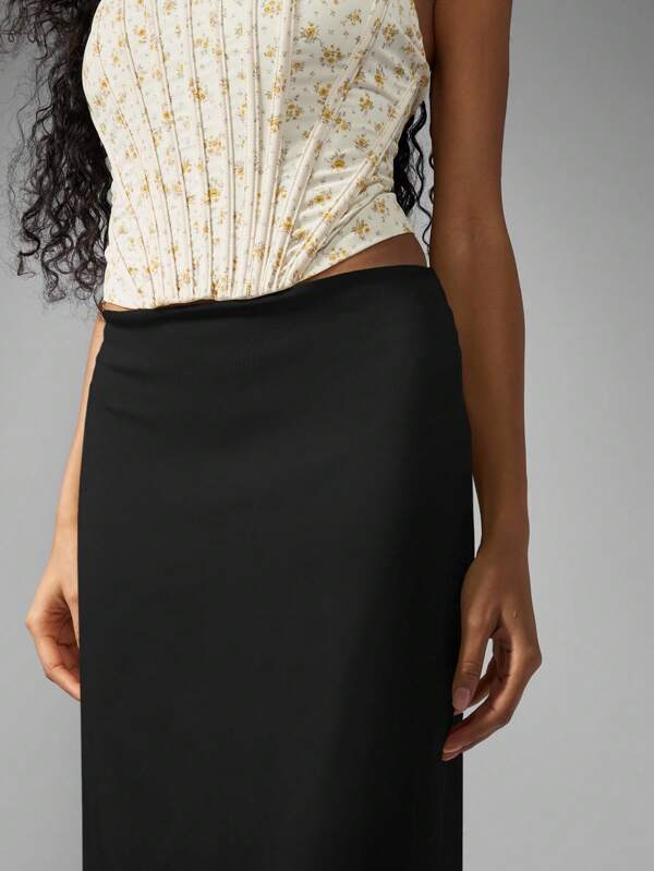 MISSGUIDED Satin Maxi Skirt With Side Slit