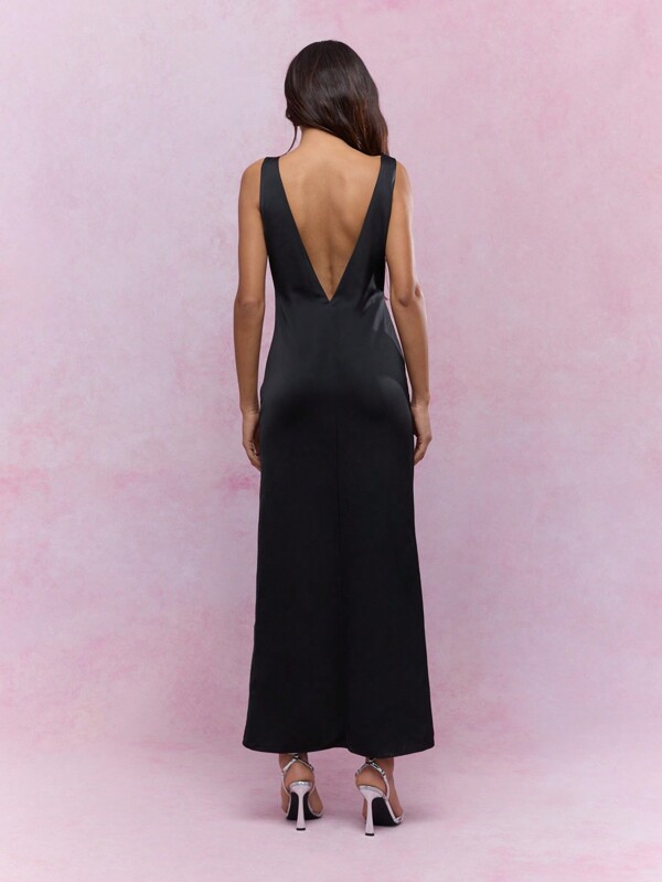 MISSGUIDED Satin Plunge Neck Sleeveless Maxi Dress