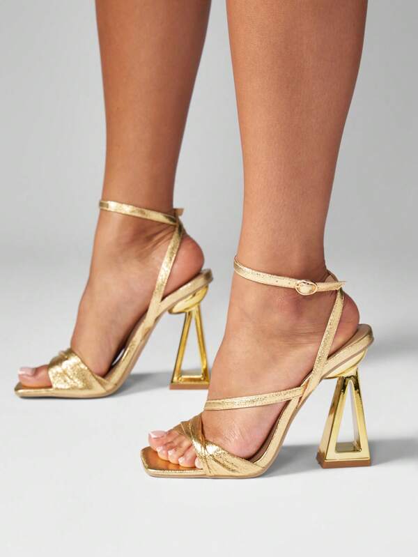MISSGUIDED Square Toe Sandals With Triangle Block Heel
