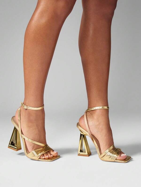 MISSGUIDED Square Toe Sandals With Triangle Block Heel