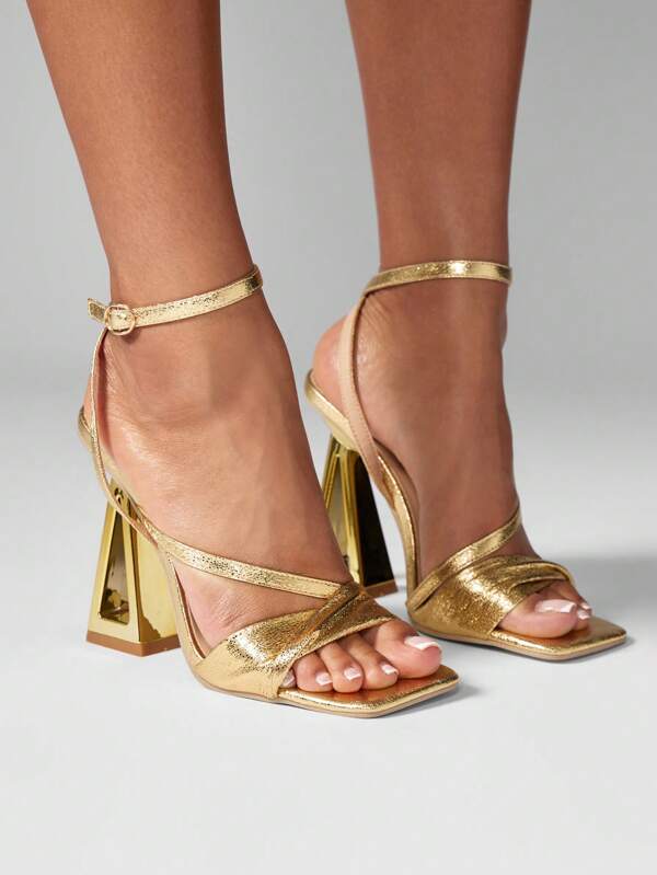 MISSGUIDED Square Toe Sandals With Triangle Block Heel