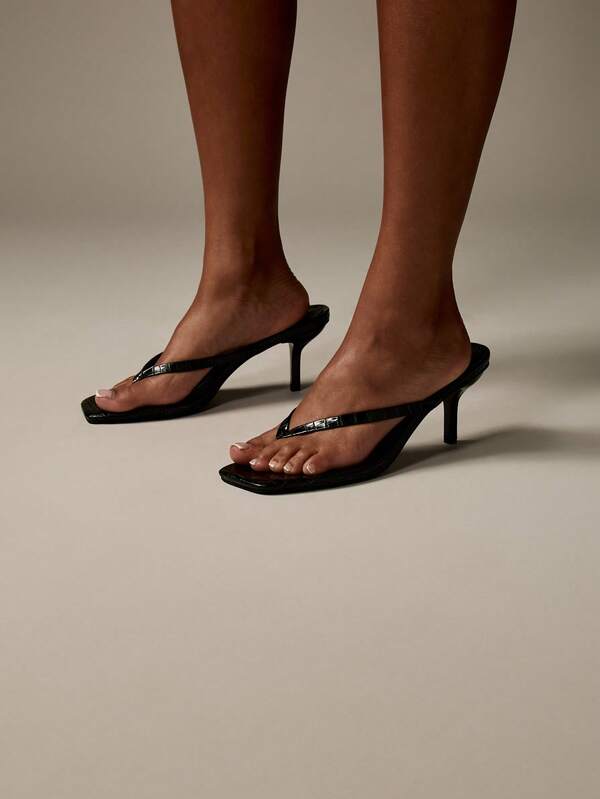 MISSGUIDED Square Toe Thong Sandals With Kitten Heel