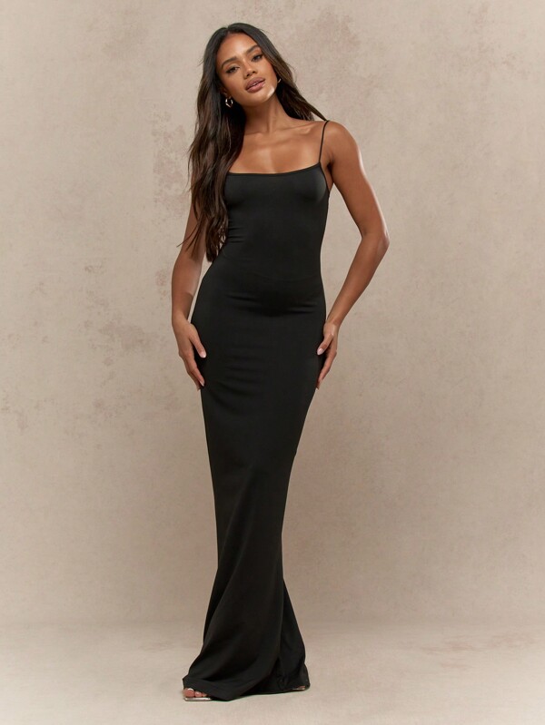 MISSGUIDED Straight Neck Cami Maxi Dress With Floor Length Design