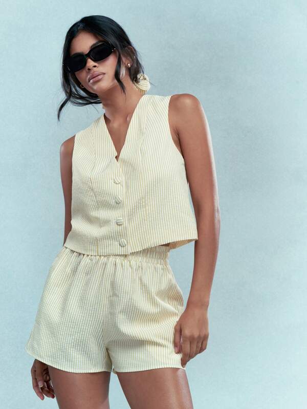 MISSGUIDED Street Textured Ribbed Buttoned Vest Top And Shorts Co-Ord With Scrunchie