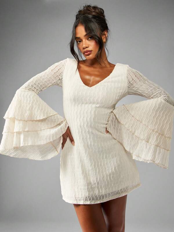MISSGUIDED Stretch Lace Mini Dress With Bell Sleeve And V-Neck
