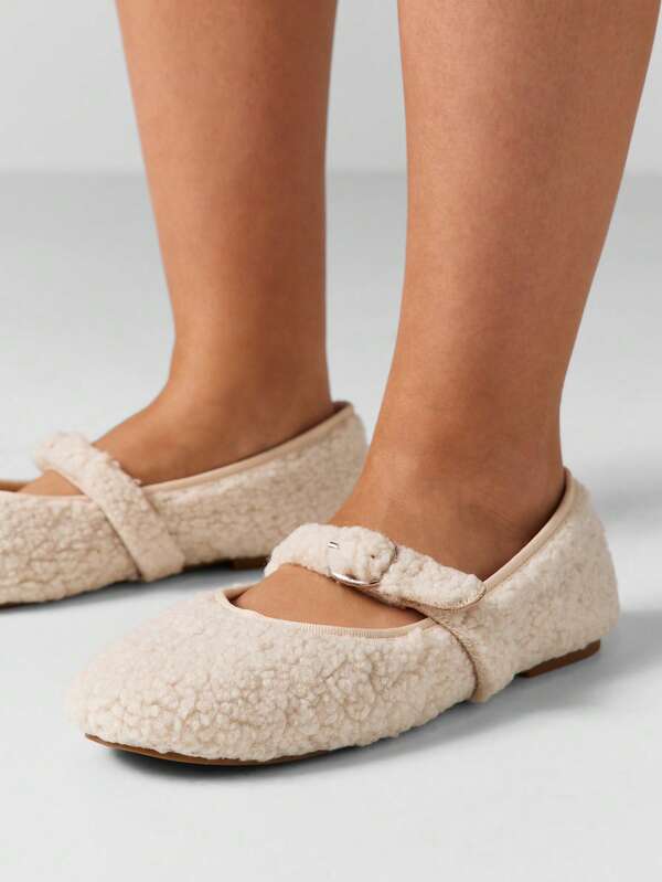 MISSGUIDED Textured Mary Jane Ballet Flats With Buckle