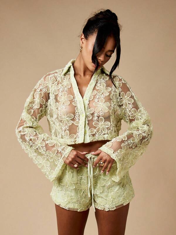MISSGUIDED Two Piece Set Featuring Floral Lace Butterfly Sleeves And Mini Shorts