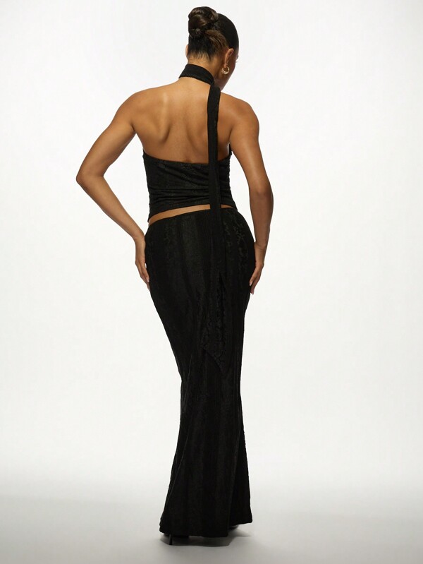 MISSGUIDED Two-Piece Velvet Set Halter Neck Crop Top Maxi Skirt