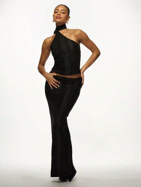 MISSGUIDED Two-Piece Velvet Set Halter Neck Crop Top Maxi Skirt