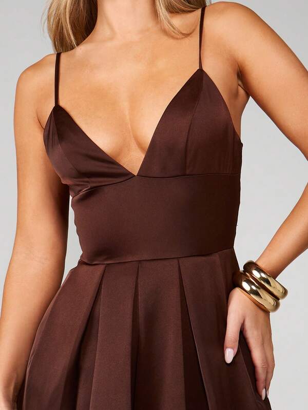 MISSGUIDED V-Neck Pleated Mini Dress With Straps