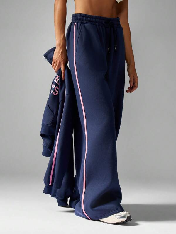 MISSGUIDED Wide Leg Sweatpants With Graphics And Side Stripes